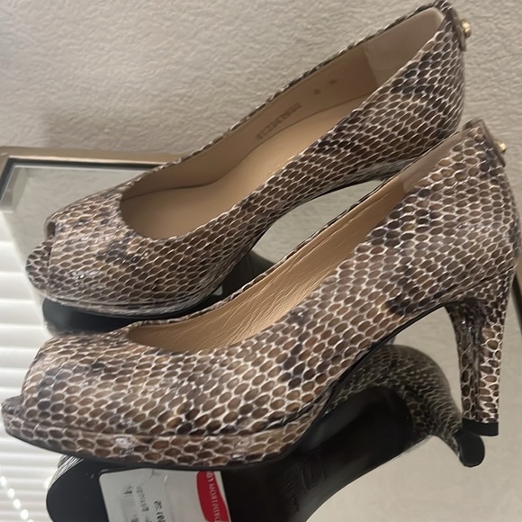 NWT Stuart Weitzman Brown Peep Toe Pumps - Picture 2 of 14